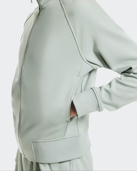 Ribbed detailing